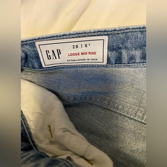 Mid Rise Jeans - Picture 3 of 4